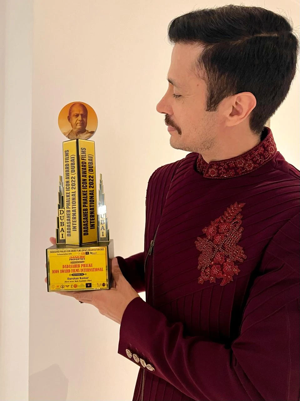 Darshan with his Dubai award
